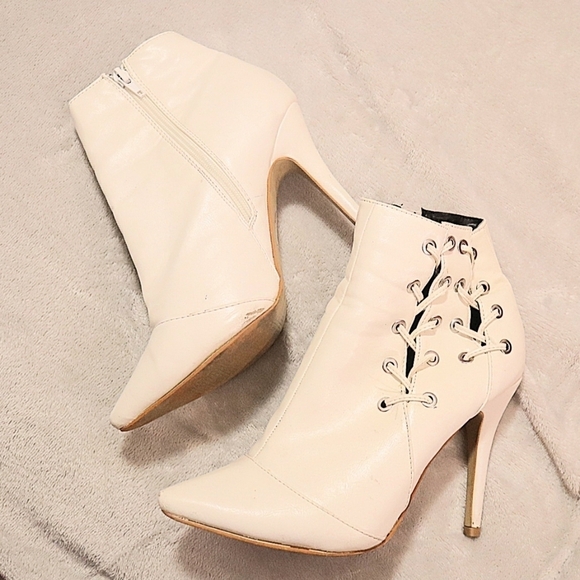 LACED SIDES BOOTIES 8 Cleopatra White Y2K Classic Ankle Boots Heels Shoes Monta - Picture 11 of 13